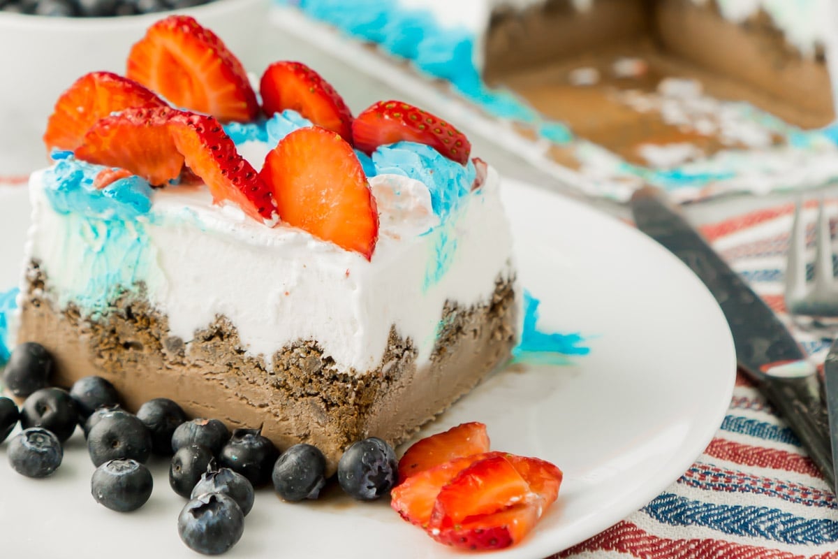 an easy american flag ice cream cake tutorial