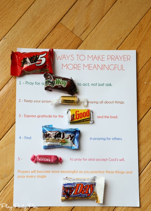 Okay this has to be one of the cutest young women handouts ever, perfect prayer lesson handout idea from playpartyplan.com. Tons of other great young women handout ideas too!