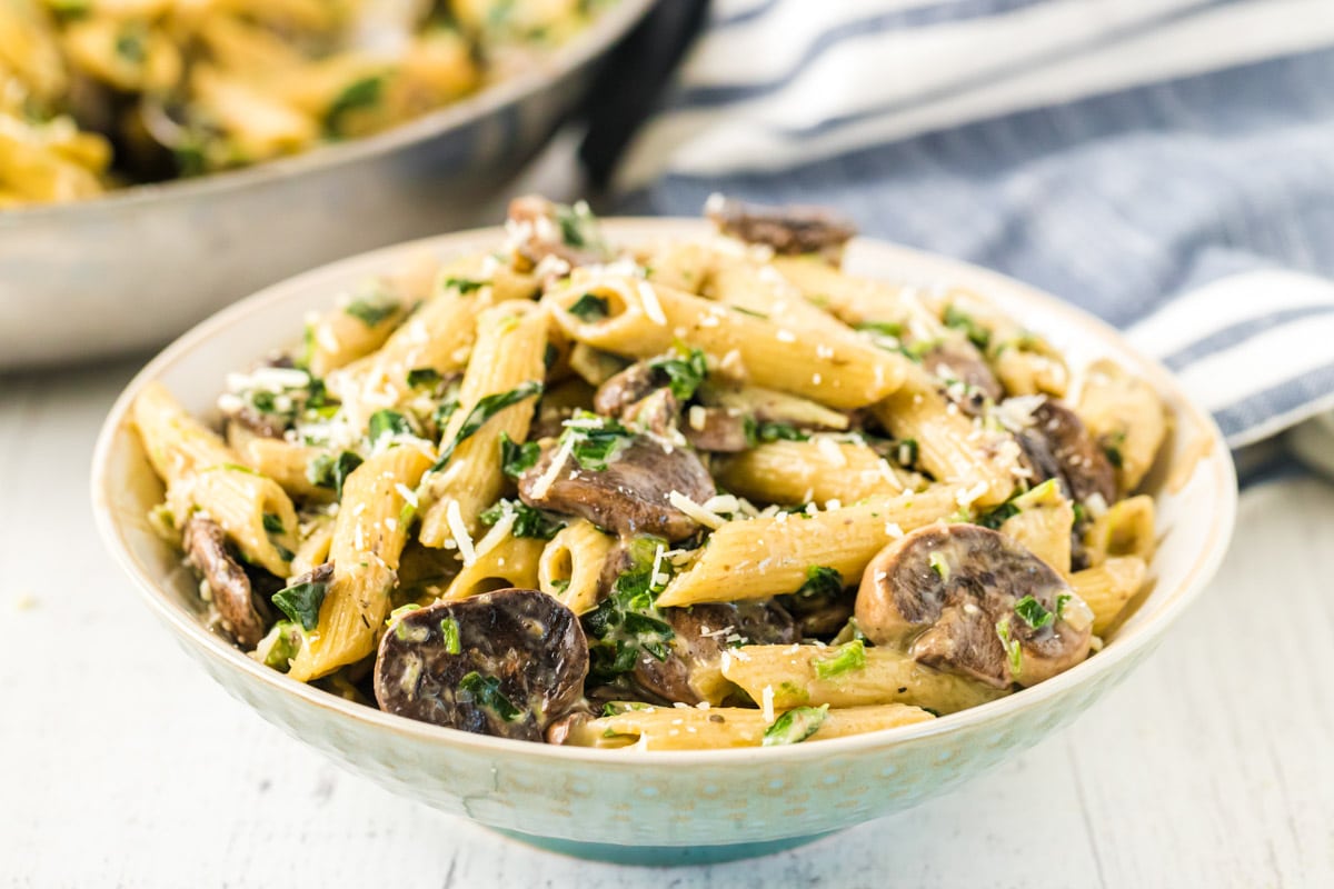 One-Pan Spinach and Artichoke Pasta Recipe