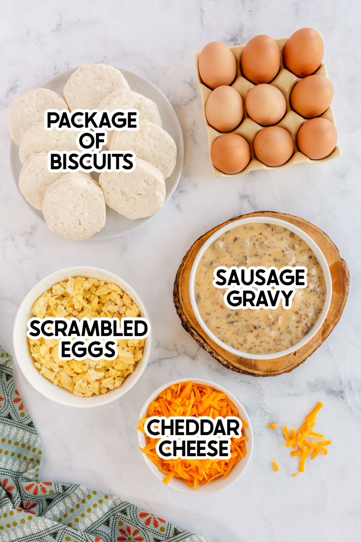 ingredients in biscuits and gravy pizza with labels