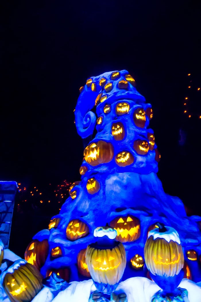 8 Ways to Host a Spooktacular Disneyland Halloween Party at Home - 99