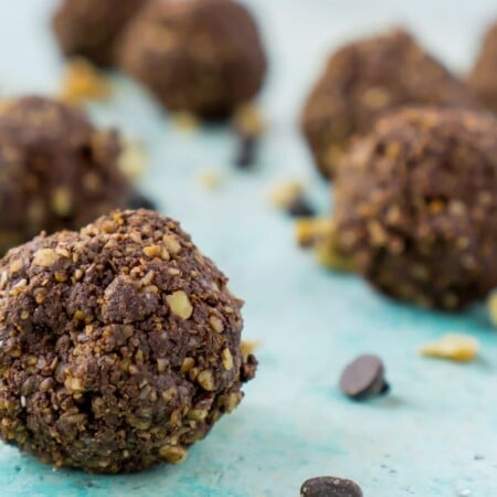 Easy Chocolate Protein Balls That Taste Like Brownies - 39