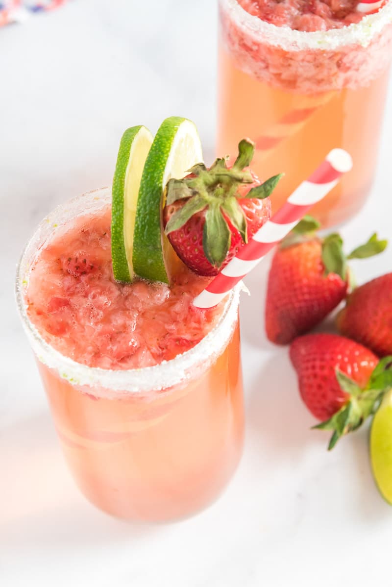 https://www.playpartyplan.com/wp-content/uploads/2018/05/strawberry-mocktail-recipe-8-of-11-1.jpg