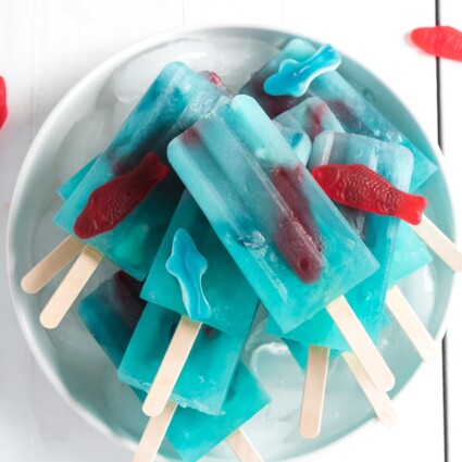 Ocean Blue Lemonade Popsicles - Play Party Plan