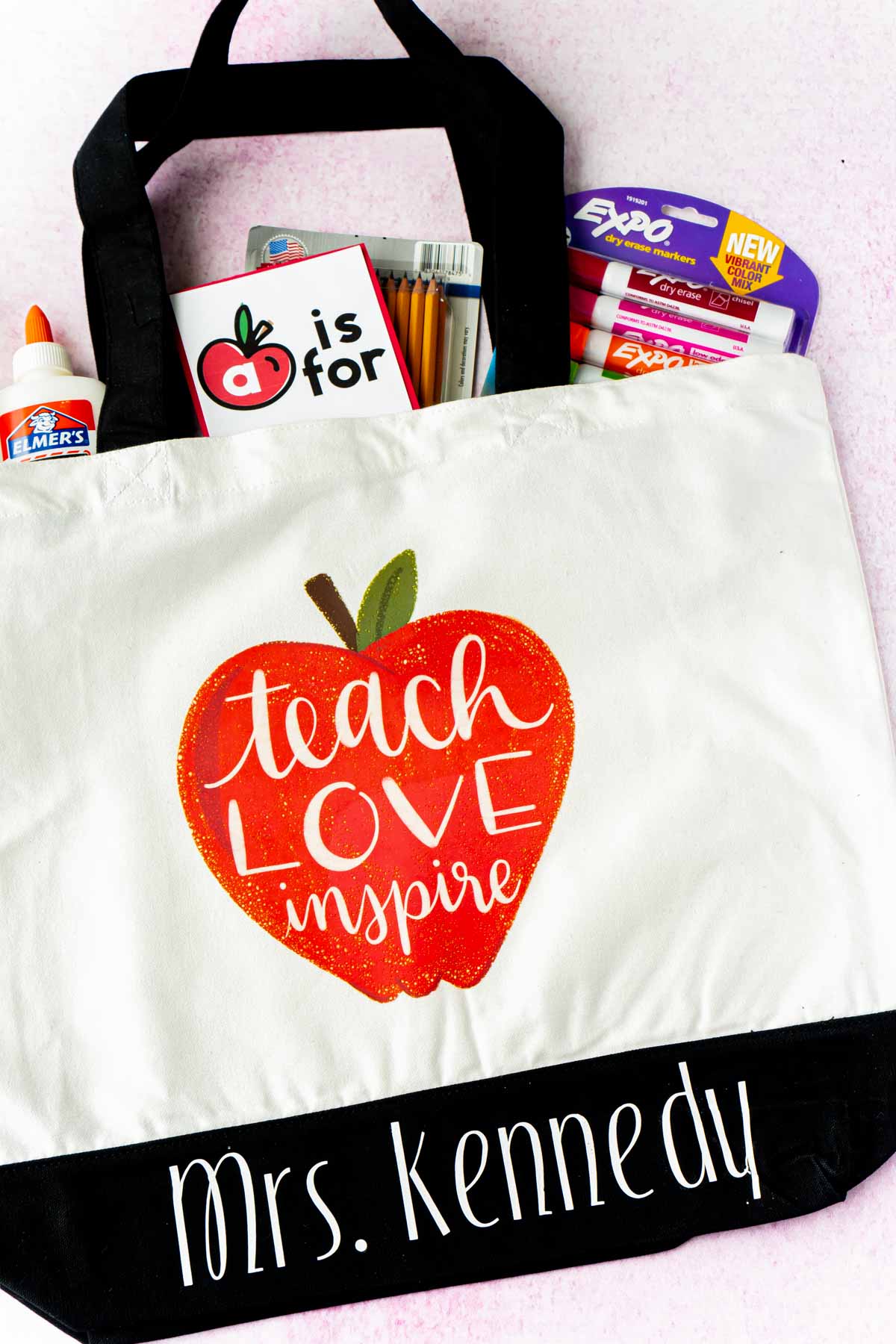 Kid-Colored Tote Bags with Cricut Explore Air 2 - An Easy DIY Holiday Gift!