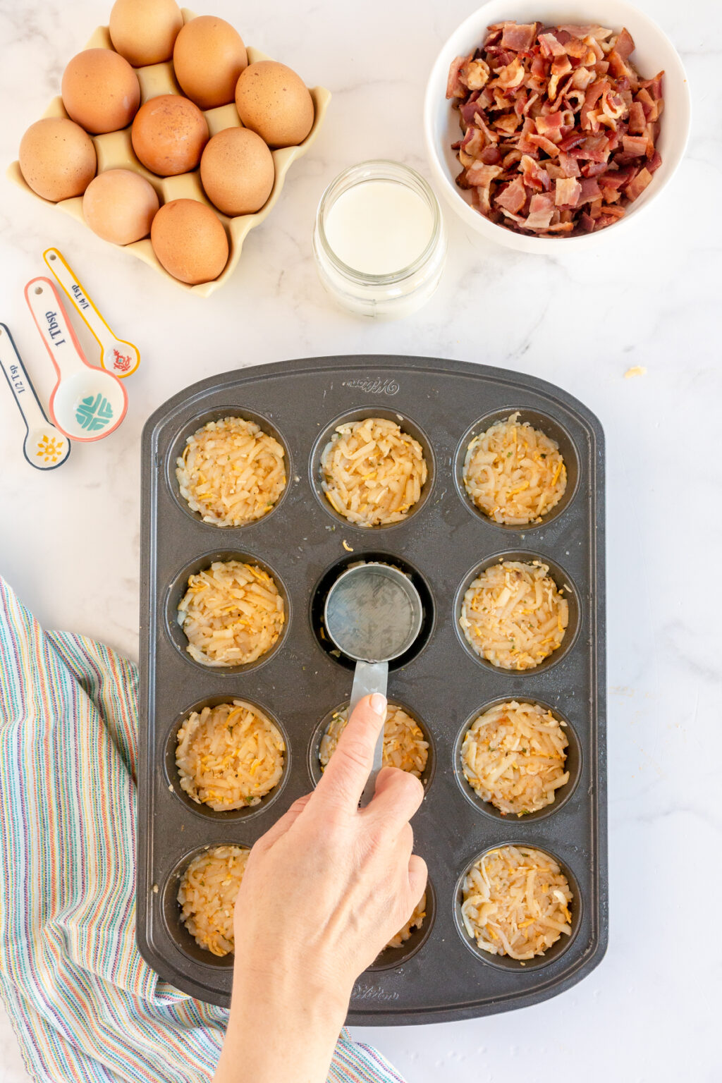 Easy Egg Breakfast Muffins with a Hash Brown Crust Play Party Plan