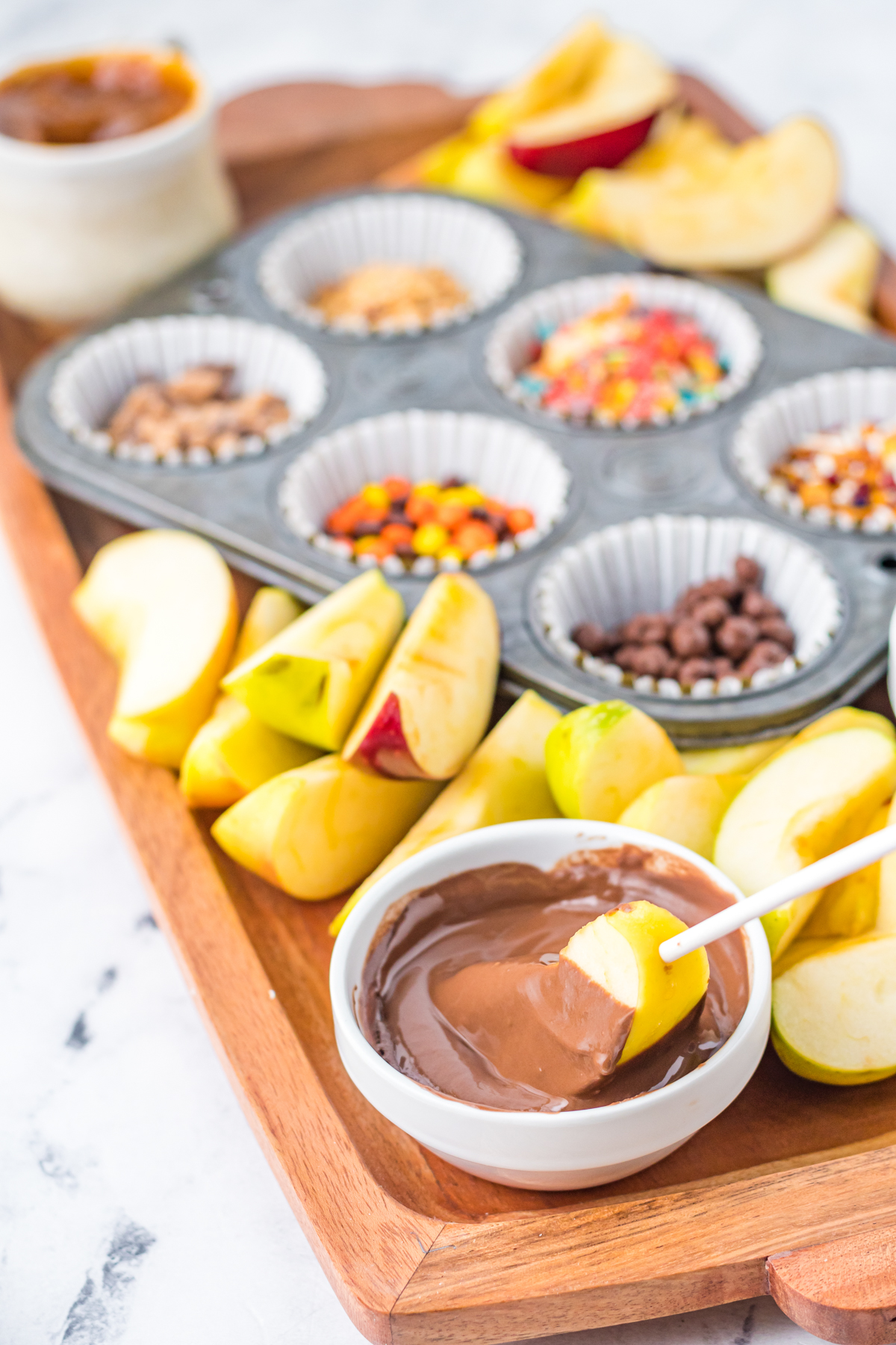 The Best Caramel Apple Board and Topping Ideas - 92