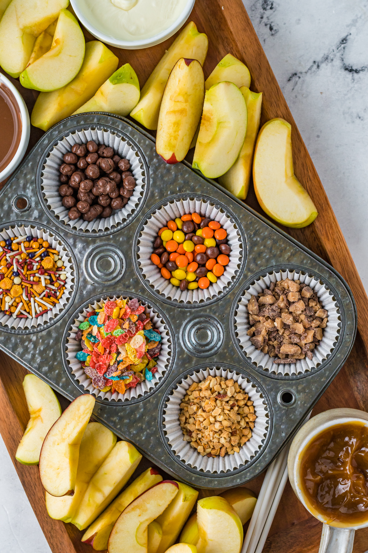 The Best Caramel Apple Board and Topping Ideas - 41