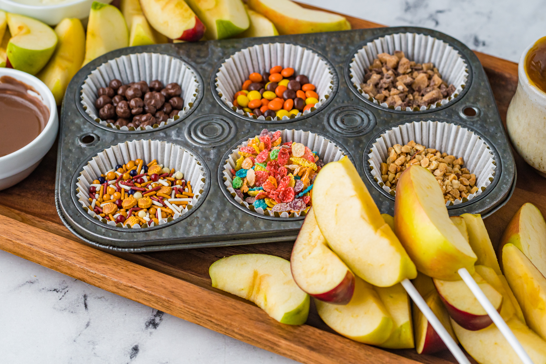 The Best Caramel Apple Board and Topping Ideas - 21