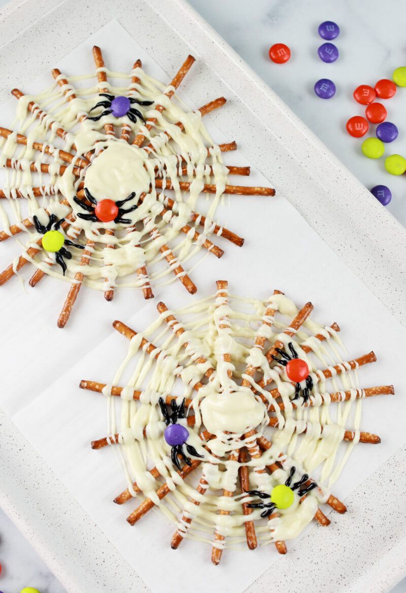 Easy Chocolate Spider Web Pretzels for Halloween - Play Party Plan