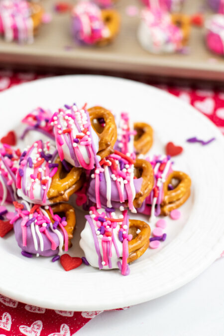 Easy Valentine's Day Pretzels - Play Party Plan