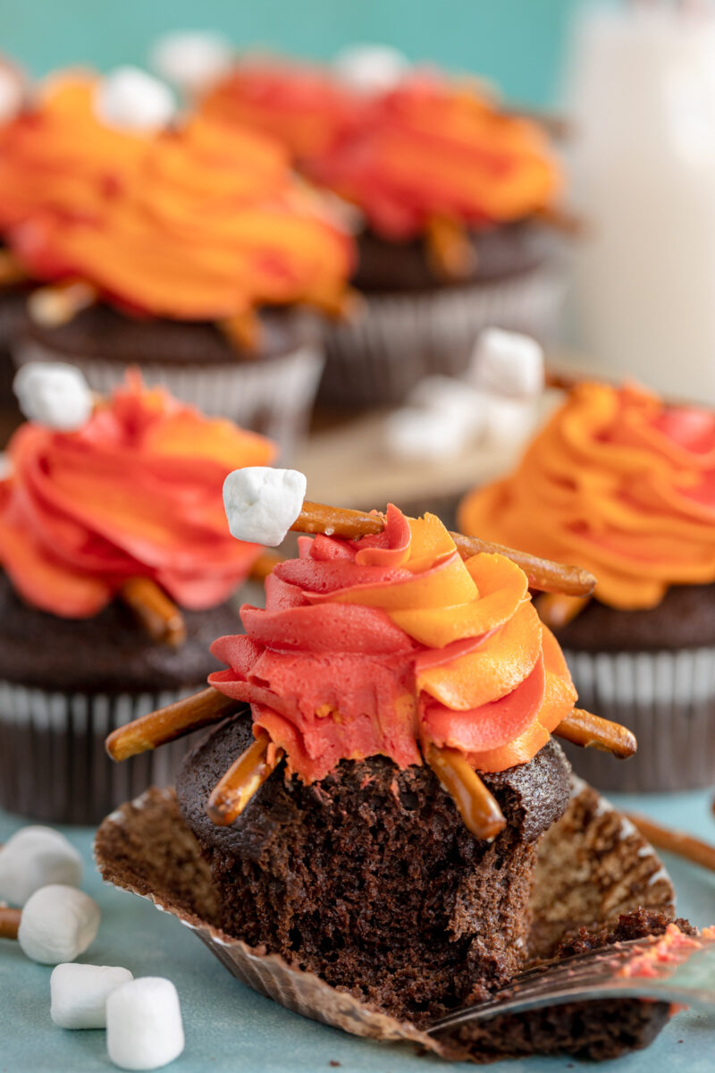 Fun Campfire Cupcakes {Easy to Decorate} - Play Party Plan