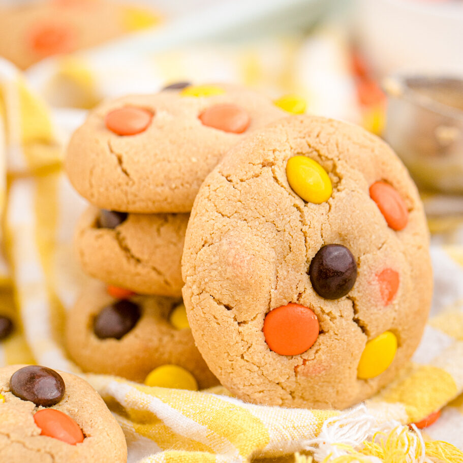 Reese's Cookie Skillet Is The Sweetest Holiday Gift