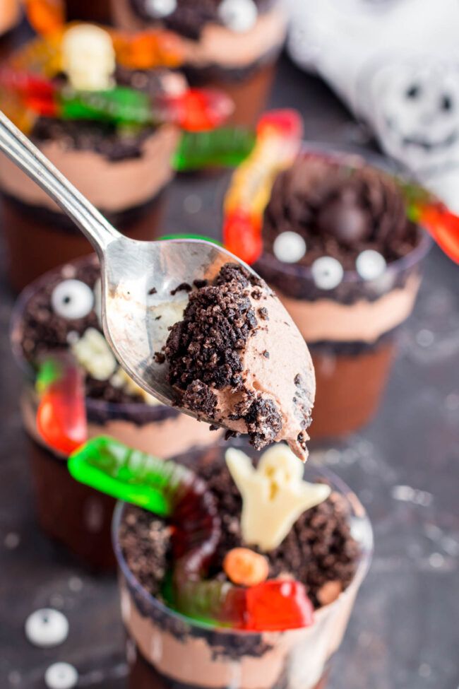 Easy Halloween Dirt Cups Recipe - Play Party Plan