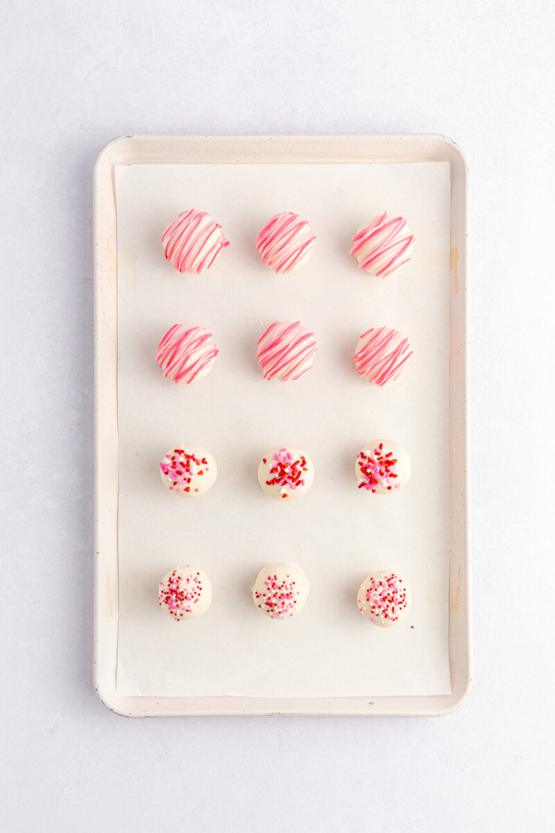 strawberry-no-bake-cake-balls-recipe-play-party-plan