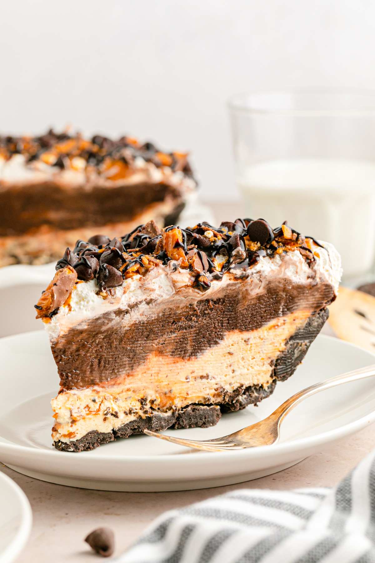 Easy No Bake Butterfinger Pie