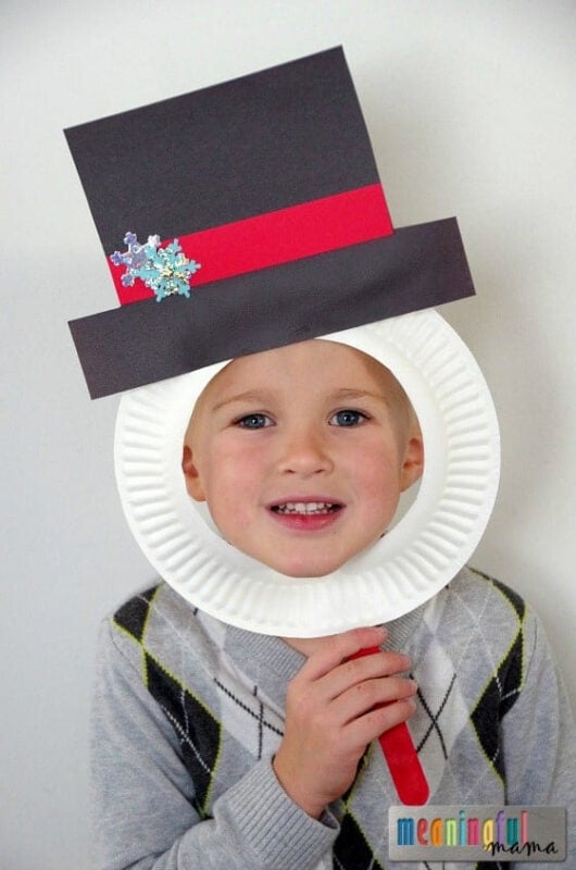 cut out paper plate with hat that acts like a snomwman mask