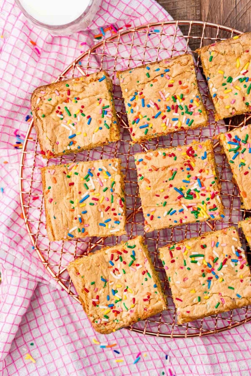 Easy Birthday Cake Blondies - Play Party Plan