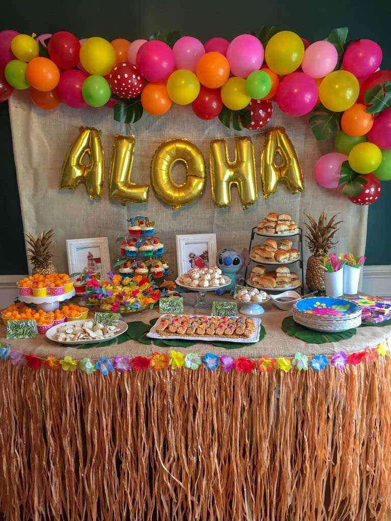 aloha luau party table