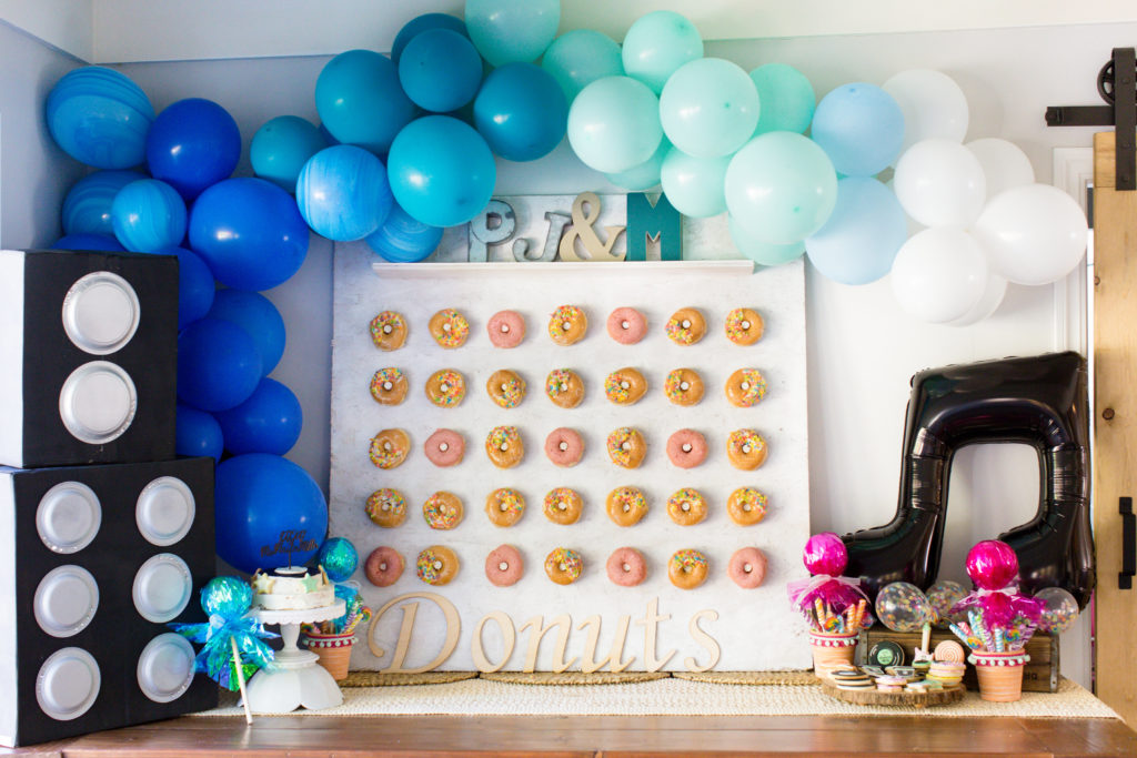 donut sign and music note balloons