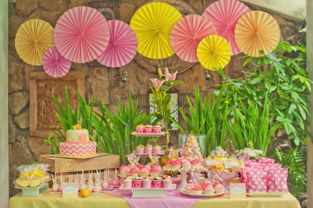pink lemonade party table