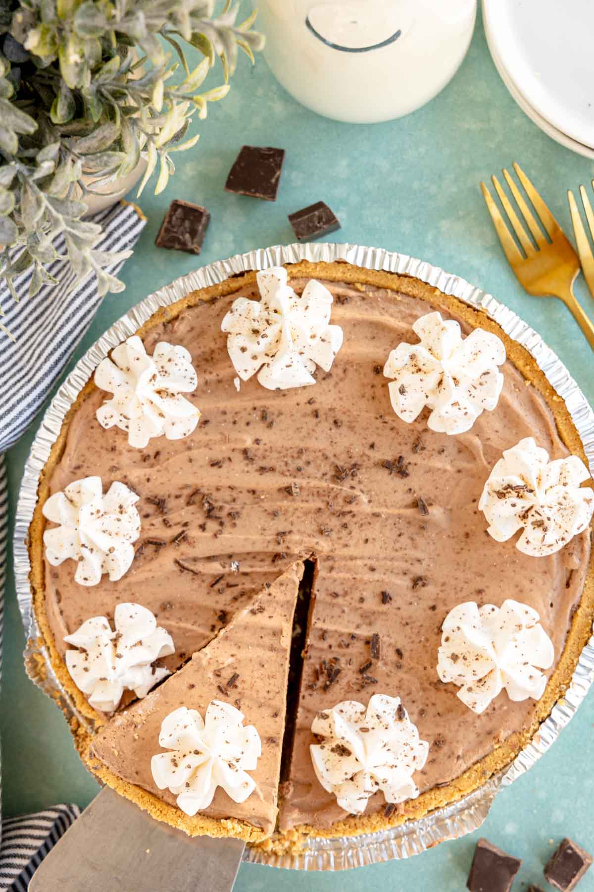 no bake chocolate pie with whipped cream on top