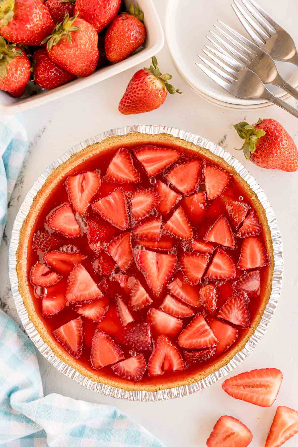 strawberry jello pie in a graham cracker crust 